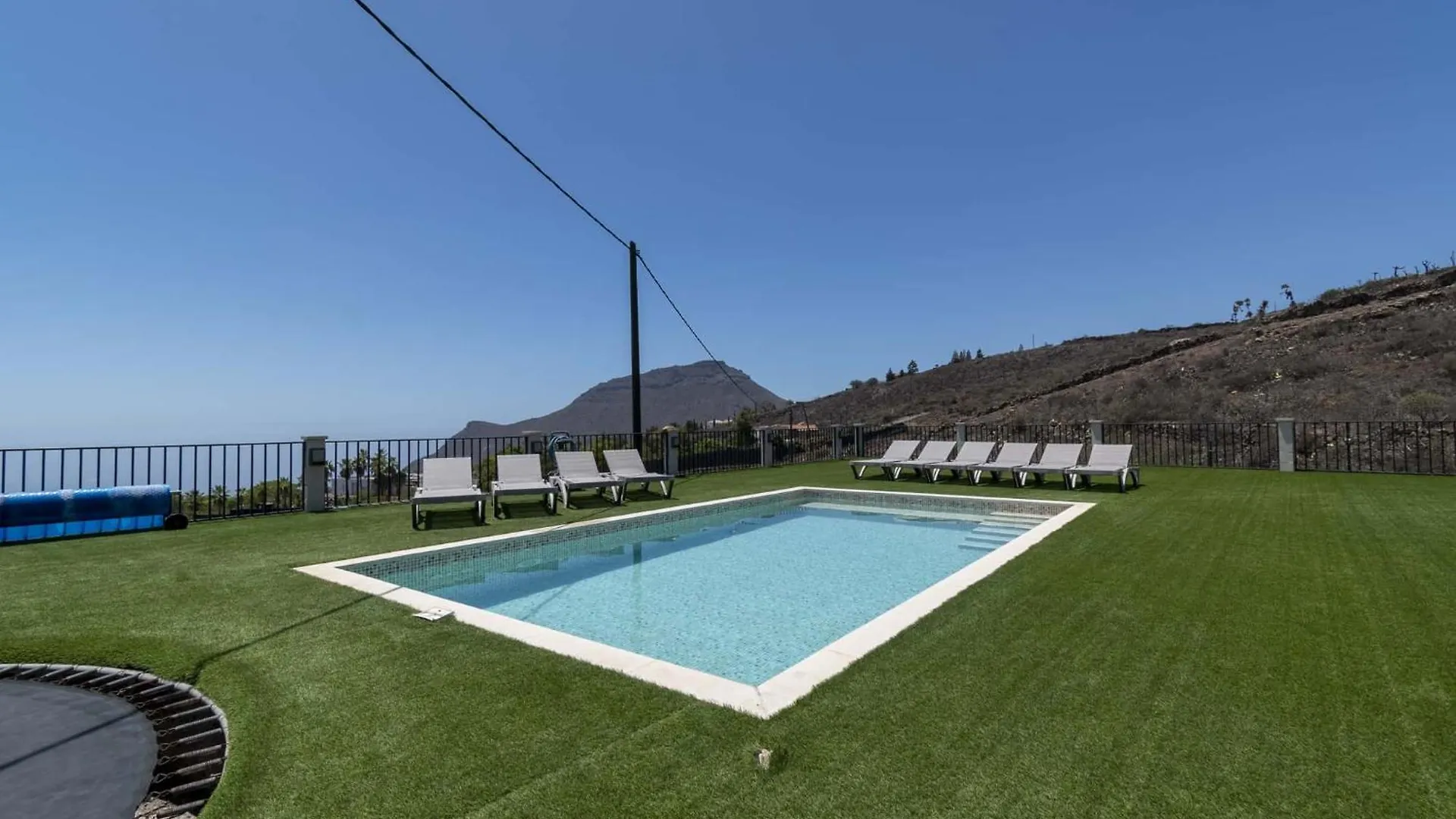 The Stables Villa Arona