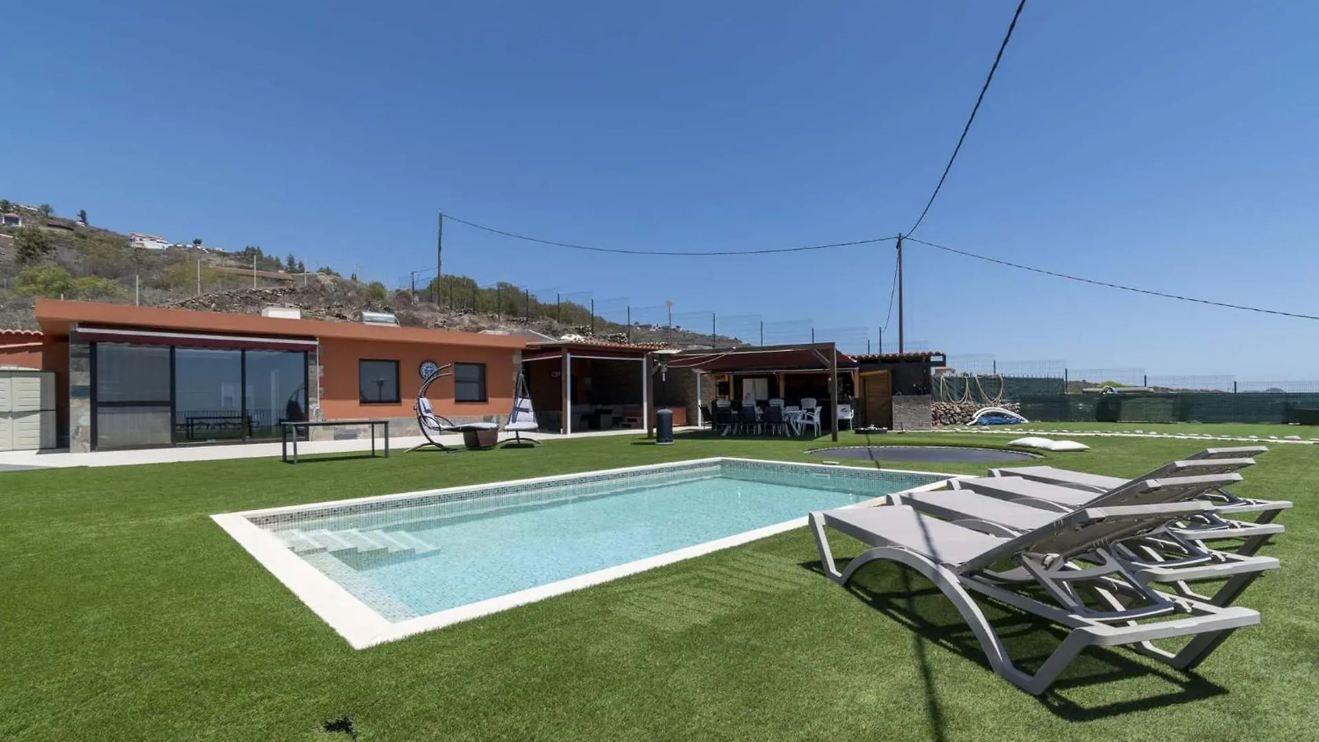 The Stables Villa Arona