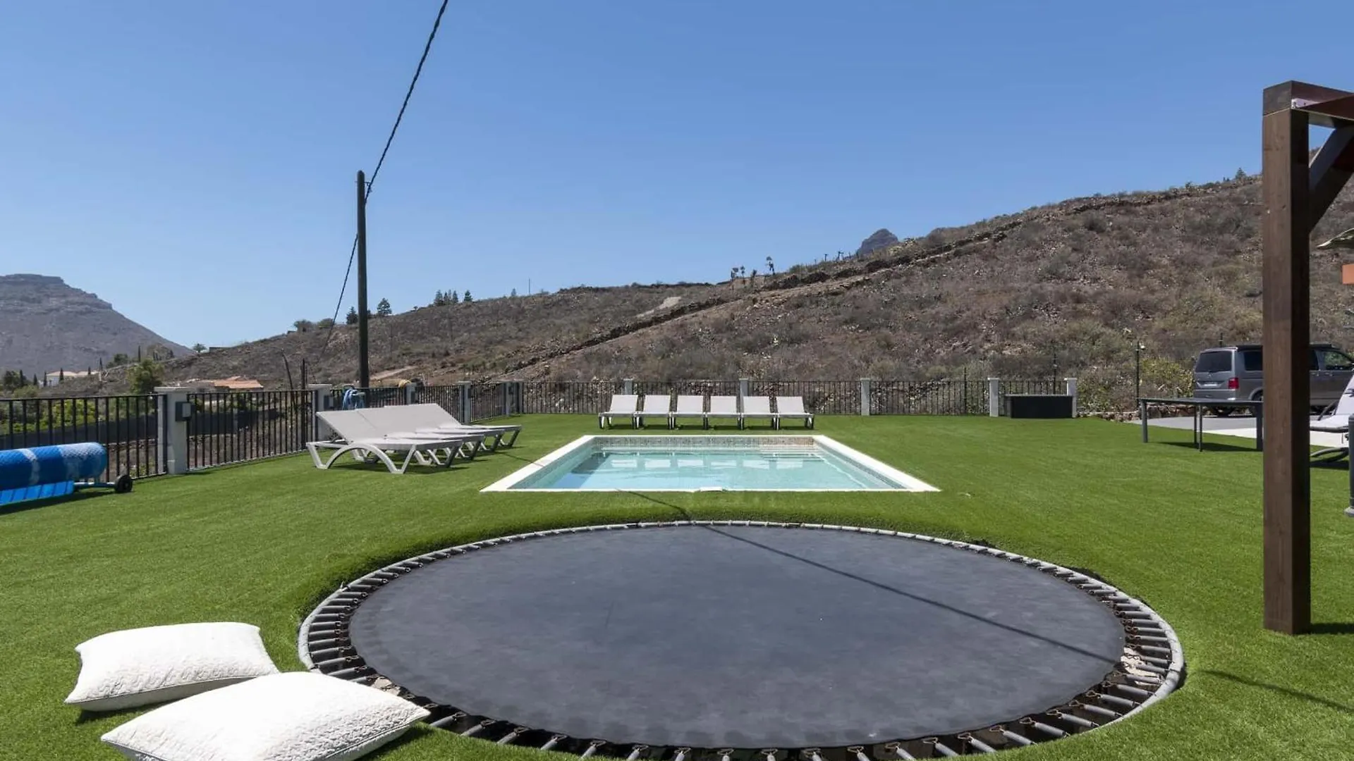The Stables Villa Arona
