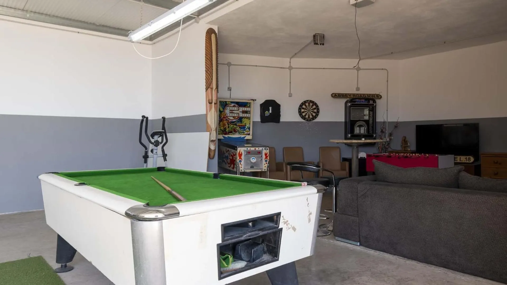 The Stables Villa Arona