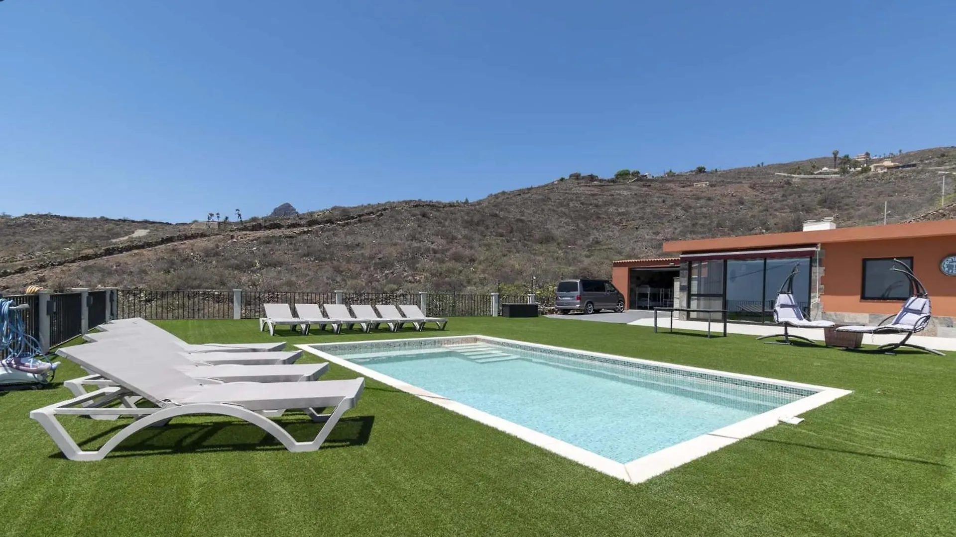 The Stables Villa Arona